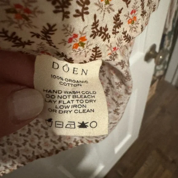 Doen Beige Floral Women's Blouse - Picture 9 of 9